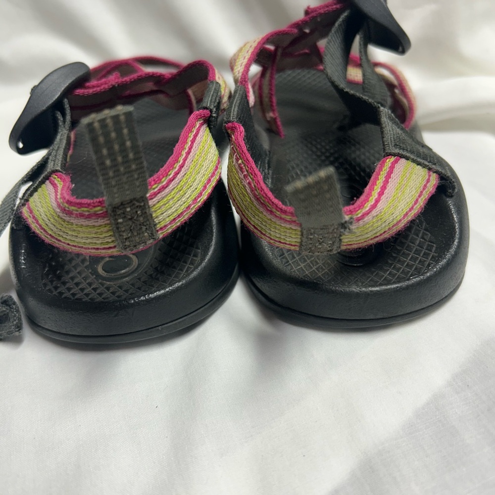 Youth Chaco Z2 sandals youth size Y 1 Pink /green , Hiking, Swimming, EUC Kids - Picture 6 of 9